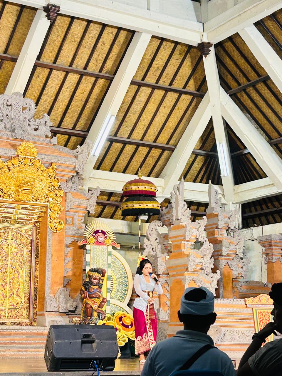Semarak Bulan Bahasa Bali di Desa Batuan melalui Lomba Nyurat Aksara Bali dan Bernyanyi Lagu Pop Bali